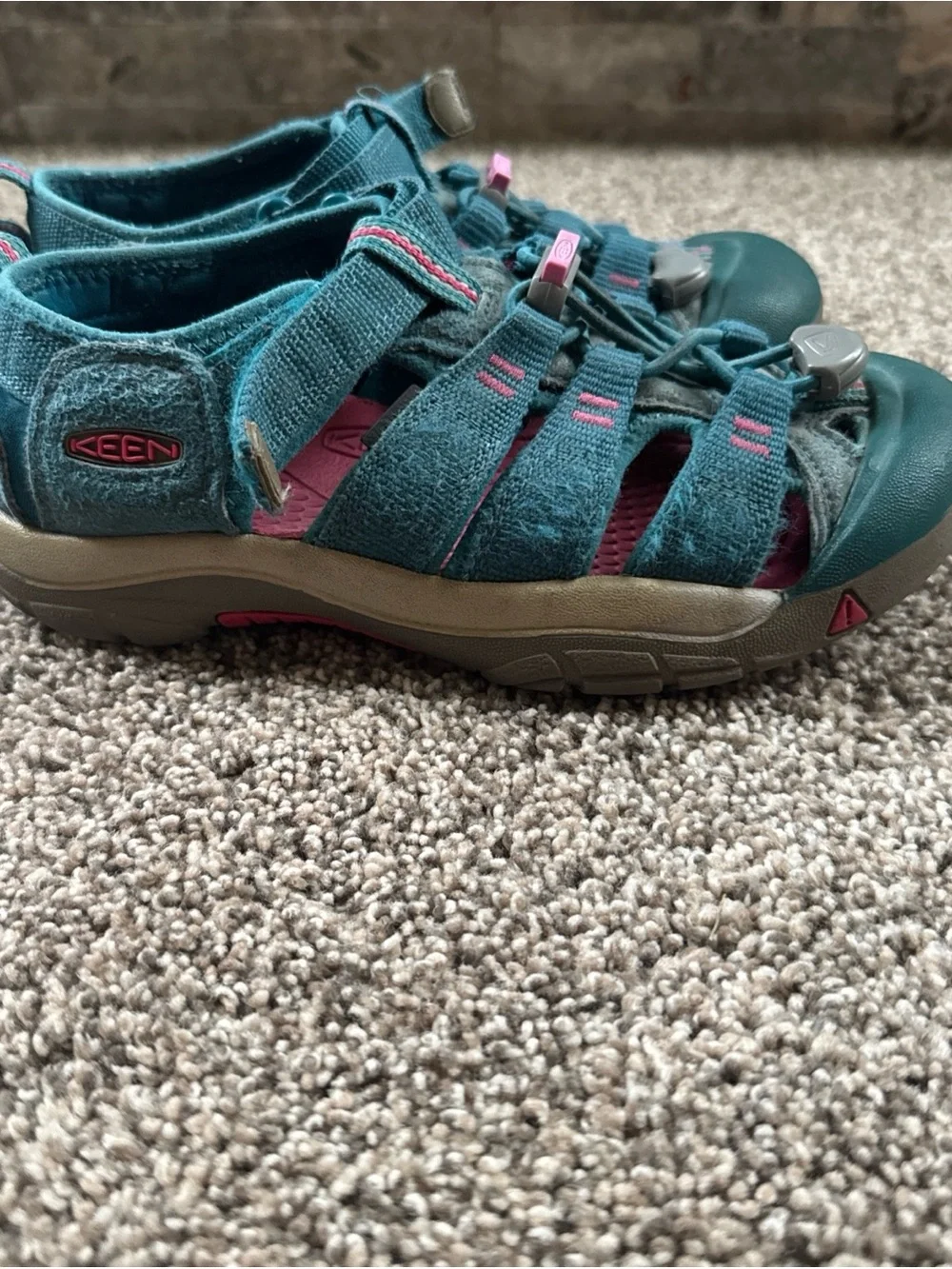 KEEN Girls Size 2 Teal Pink Outdoor Sandals - Comfortable Trail Shoes EUC